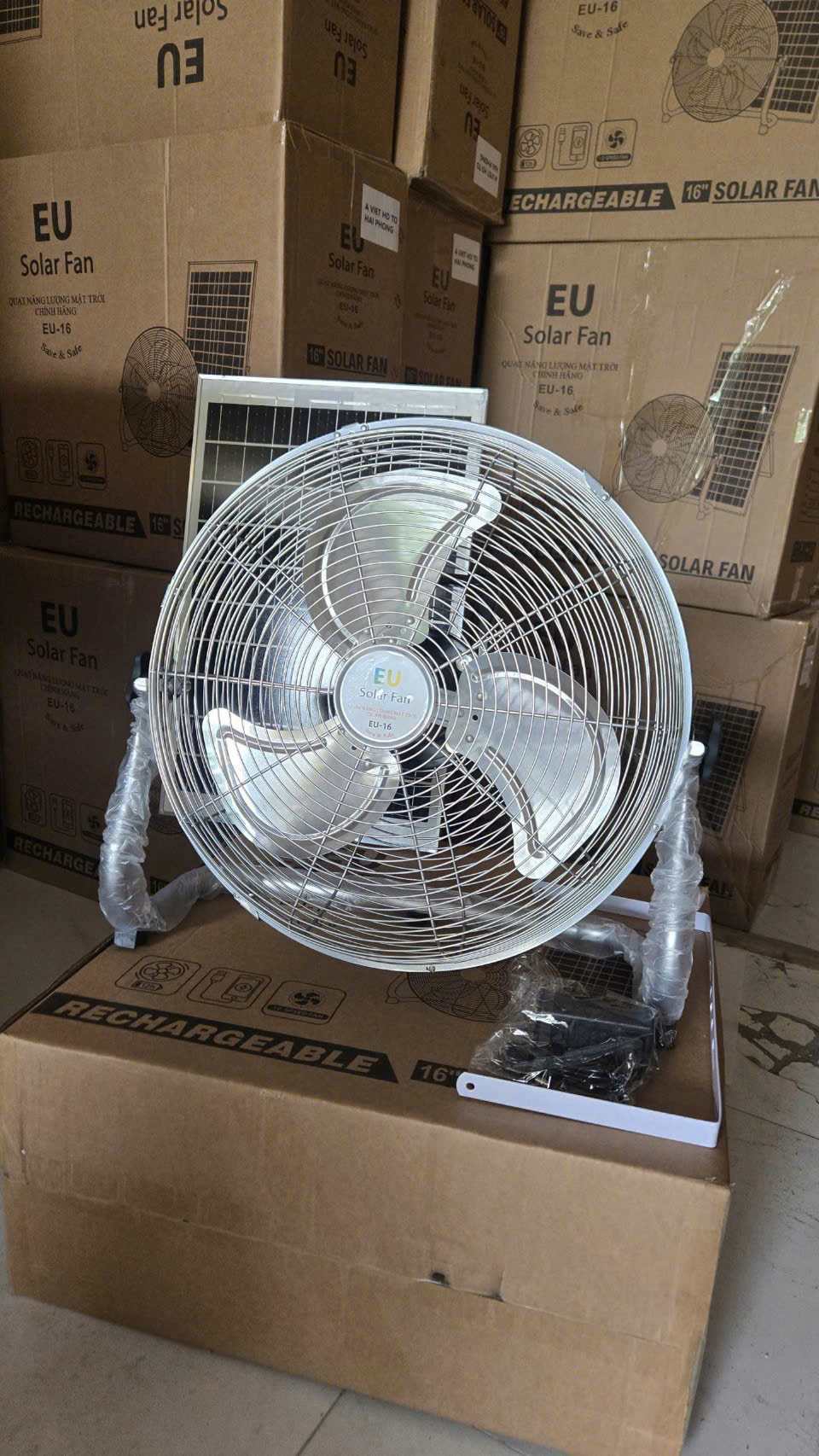 Giải pháp quạt công nghiệp NLMT tiết kiệm điện 100%, bảo hành chính hãng 1 năm an tâm tuyệt đối.