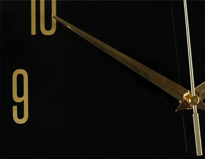 Khám phá mẫu đồng hồ mặt mặt trời mạ vàng gold cao cấp. Mặt số đen bóng gương sang