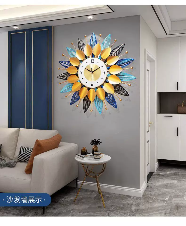 Đặt đồng hồ trang trí lá vàng mạ điện làm quà tân gia ý nghĩa. Máy kim trôi tĩnh âm bền bỉ