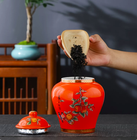 Thưởng thức trà sạch hảo hạng lưu trữ trong hũ gốm thượng phẩm. Hương vị thanh tao, thiết kế quý phái thích hợp cho mọi không gian trà thất thượng lưu.