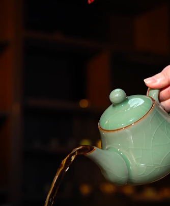 Khám phá bộ ấm chén pha trà sắc xanh ngọc mơ phong thủy tinh xảo. Giải pháp thưởng trà chuyên nghiệp, chống rạn nứt vượt trội cho phòng khách.