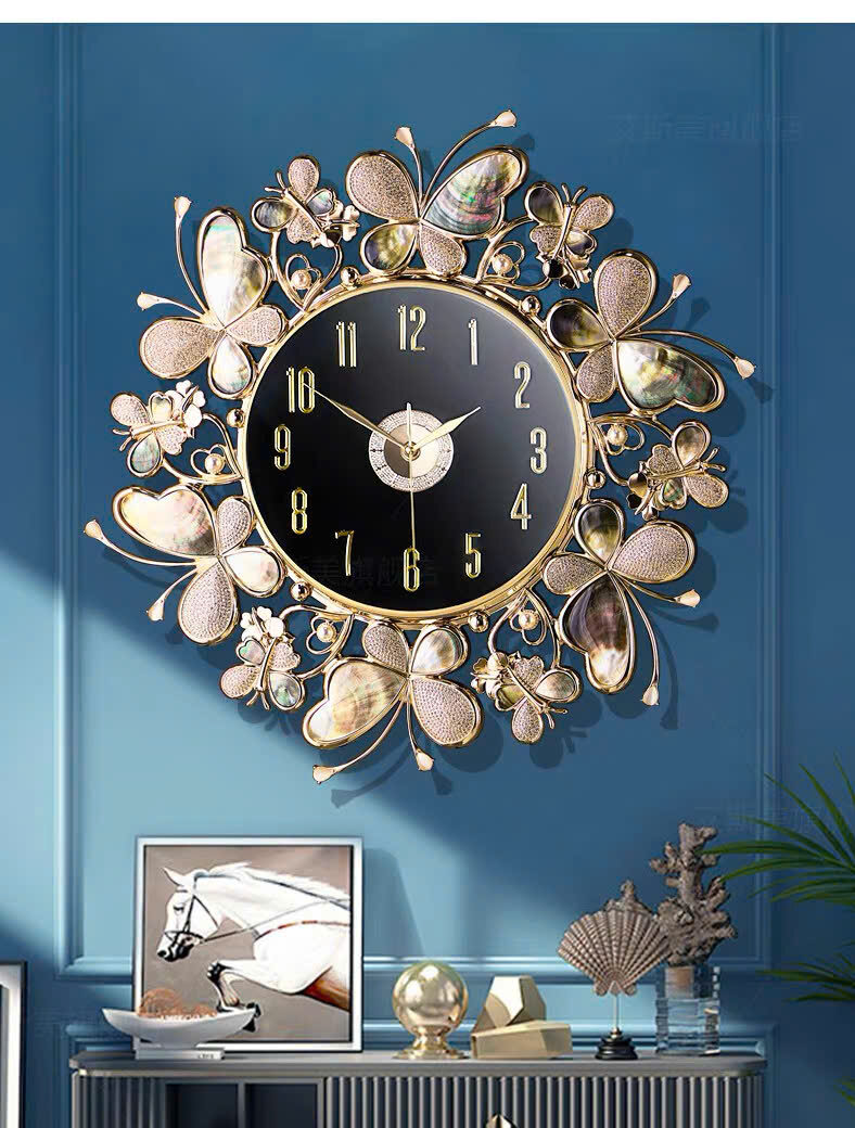 Đặt mua đồng hồ treo tường nghệ thuật hình bướm đính đá cao cấp. Thiết kế sang trọng, khảm xà cừ tinh tế giúp nâng tầm không gian sống của bạn.