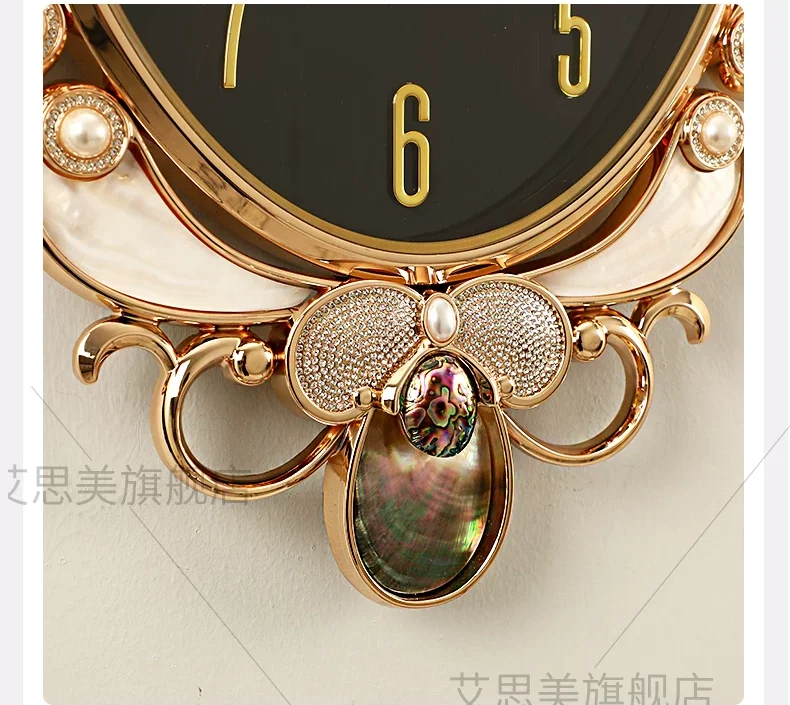 Đồng hồ decor mạ vàng đính pha lê sang trọng làm quà tặng tân gia khai trương ý nghĩa.