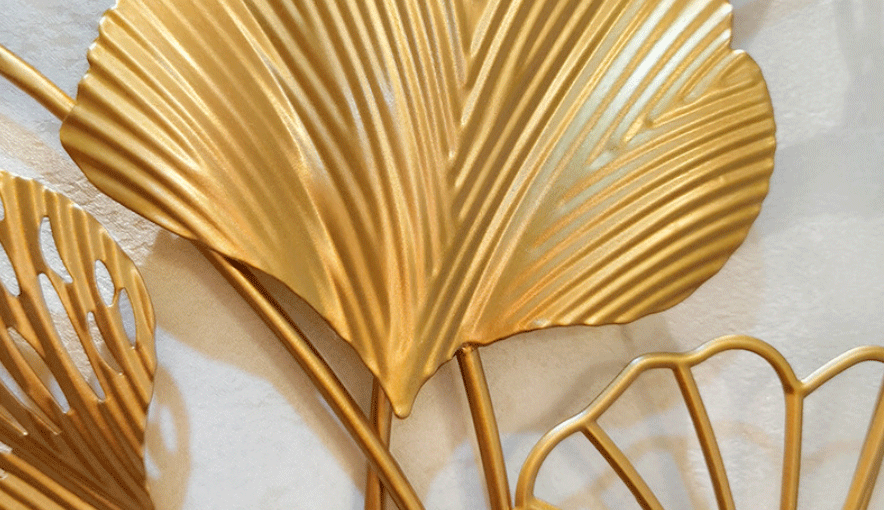 Những chiếc lá được thiết kế tỉ mỉ băng thép lấy hình ảnh chiếc lá vàng mùa thu