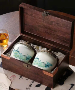 Đặt mua Hũ gốm Thượng Phẩm Trà – Oolong men lam cao cấp. Giải pháp lưu trữ trà kín khí, chống ẩm mốc giúp giữ trọn vẹn hương vị. Mua ngay!