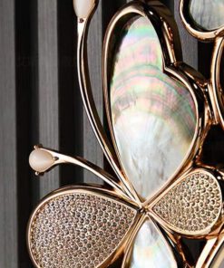 Đồng hồ trang trí nghệ thuật luxury cho căn hộ hiện đại. Điểm nhấn viền bướm khảm xà cừ bảy sắc cầu vồng lôi cuốn, bền bỉ cùng thời gian.