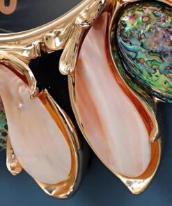 Đặt mua đồng hồ treo tường nghệ thuật khảm xà cừ hướng dương. Thiết kế luxury mạ vàng giúp nâng tầm không gian sống của bạn