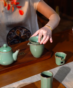 Khám phá bộ ấm chén pha trà sắc xanh ngọc mơ phong thủy tinh xảo. Giải pháp thưởng trà chuyên nghiệp, chống rạn nứt vượt trội cho phòng khách.