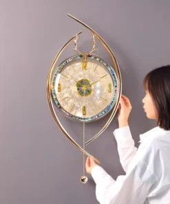 Đồng hồ treo tường đầu hươu khảm bào ngư quả lắc phong thủy cao cấp Kadoza.