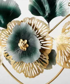 Tranh kim loại lá bạch quả mạ vàng.