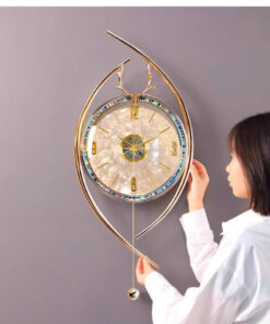 Mẫu đồng hồ treo tường bằng đồng mạ vàng chính hãng Kadoza decor biệt thự chung cư.
