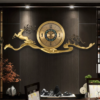 Chiêm ngưỡng mẫu đồng hồ decor phòng khách mạ vàng đính pha lê lộng lẫy